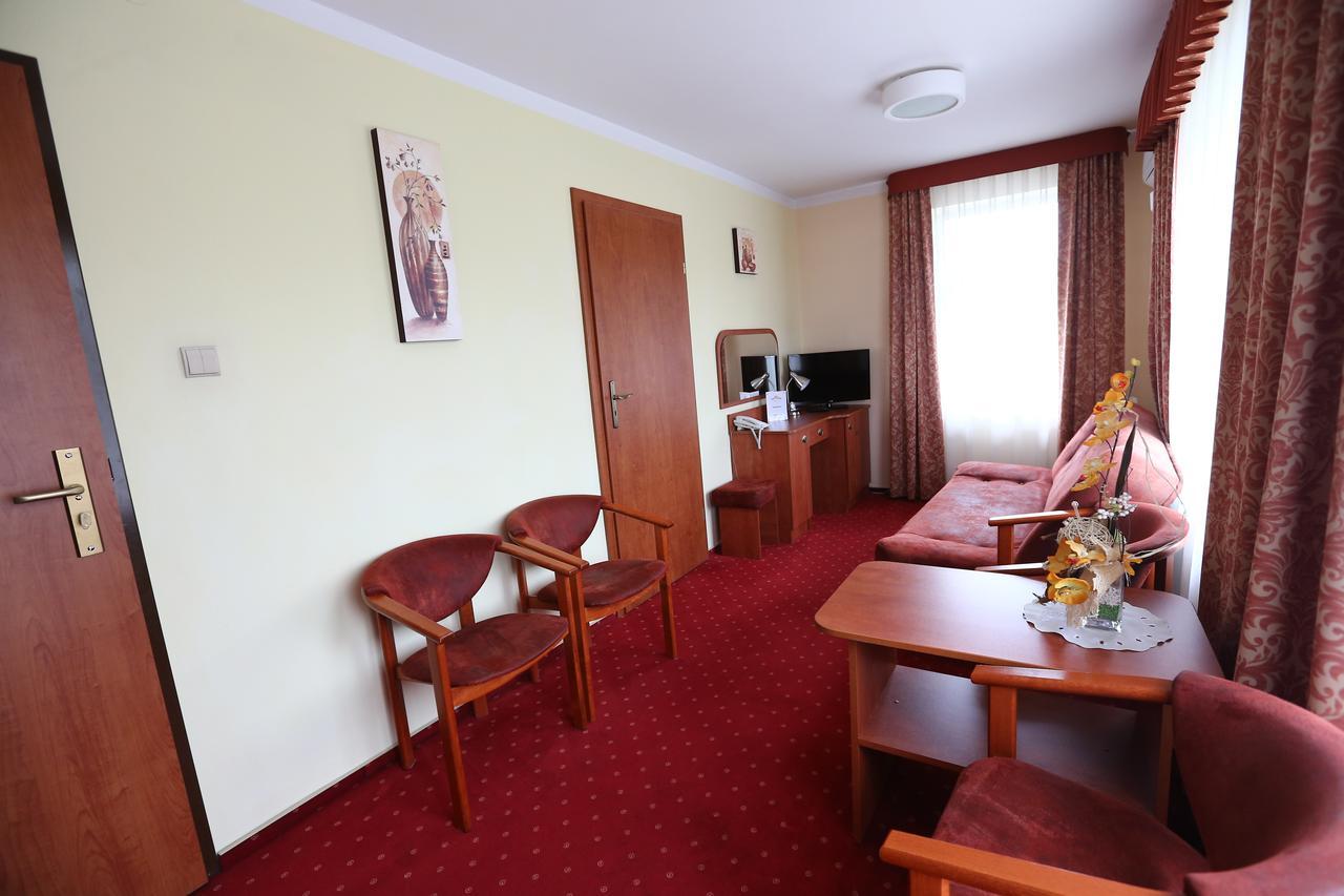 Hotel Korona Ciechanów Esterno foto
