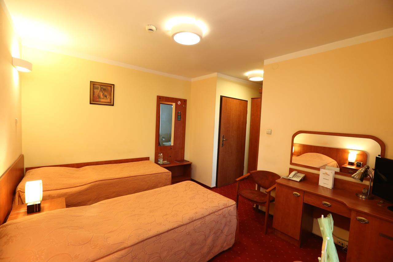 Hotel Korona Ciechanów Esterno foto