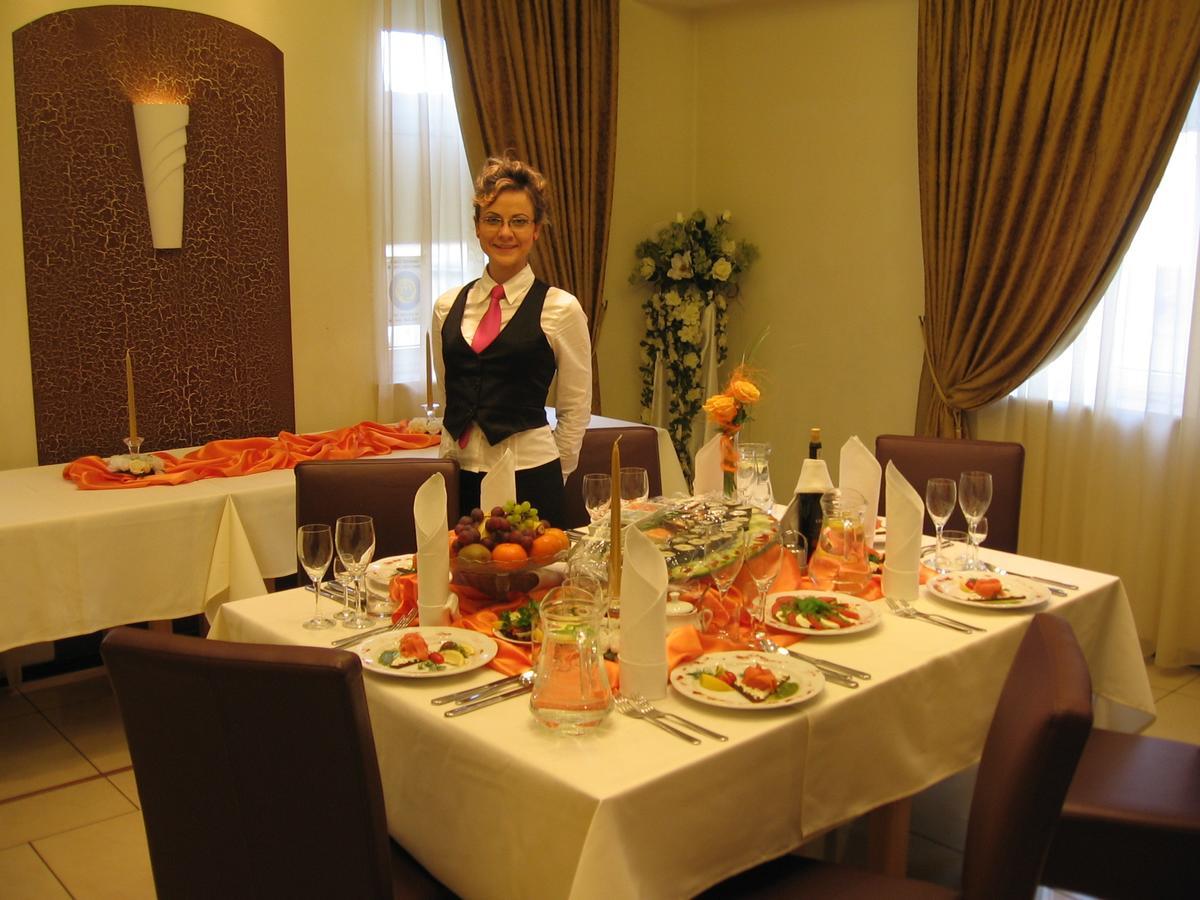 Hotel Korona Ciechanów Esterno foto