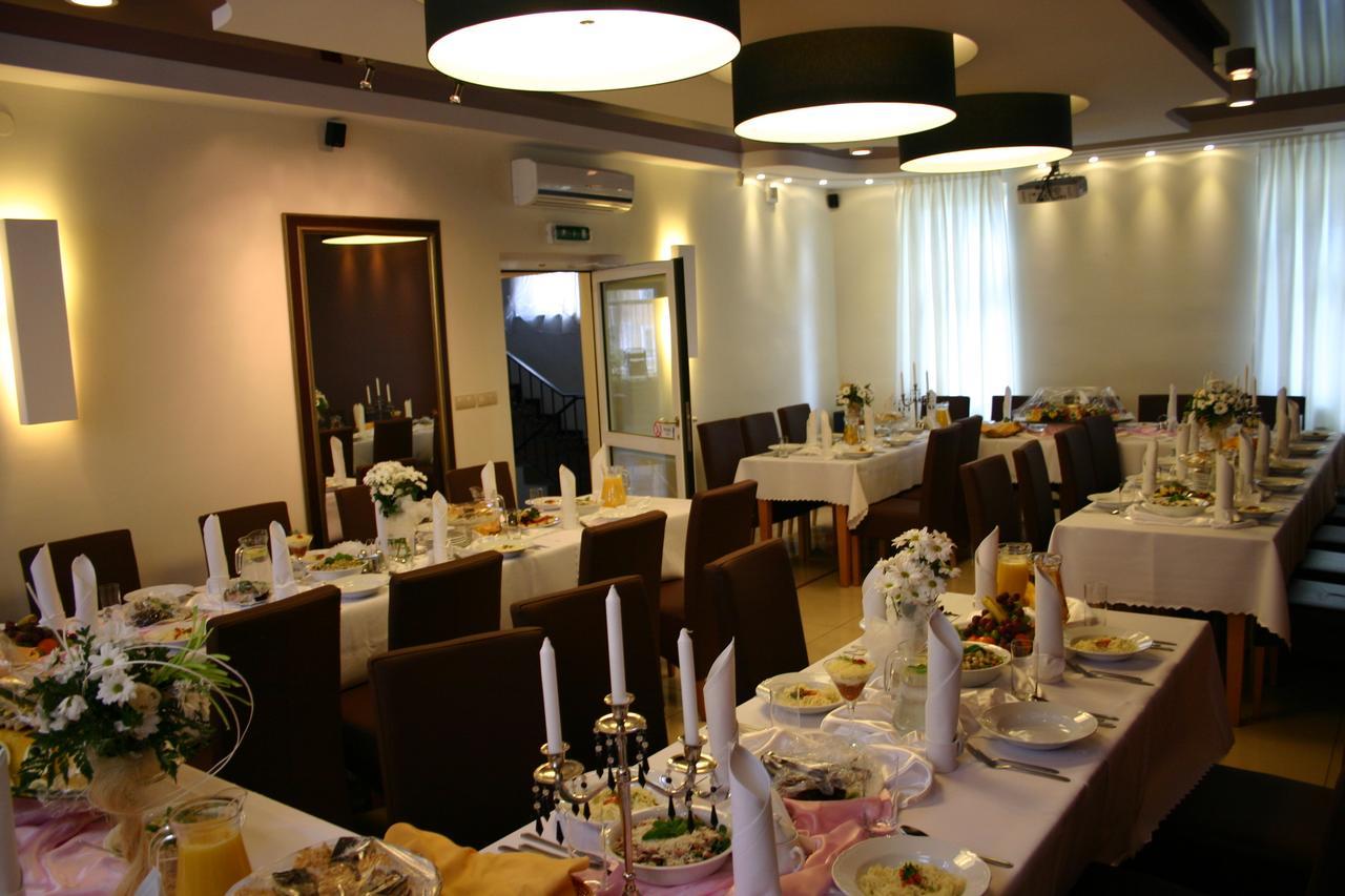 Hotel Korona Ciechanów Esterno foto
