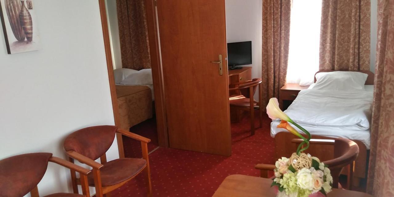 Hotel Korona Ciechanów Esterno foto